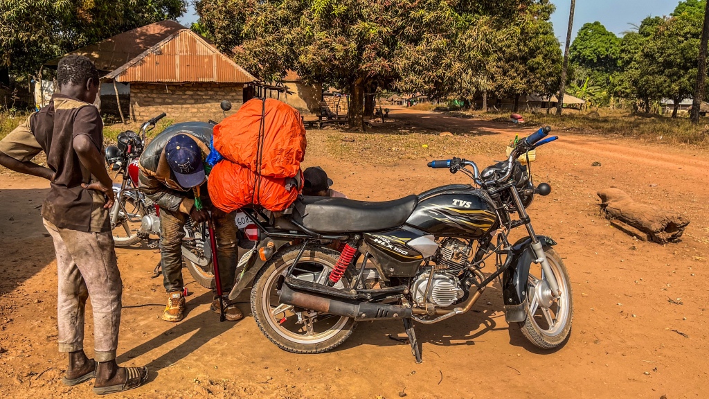 A aventura de cruzar a fronteira entre Guiné-Bissau e Guiné