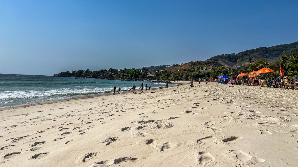 Com povo simpático, Serra Leoa possui praias paradisíacas