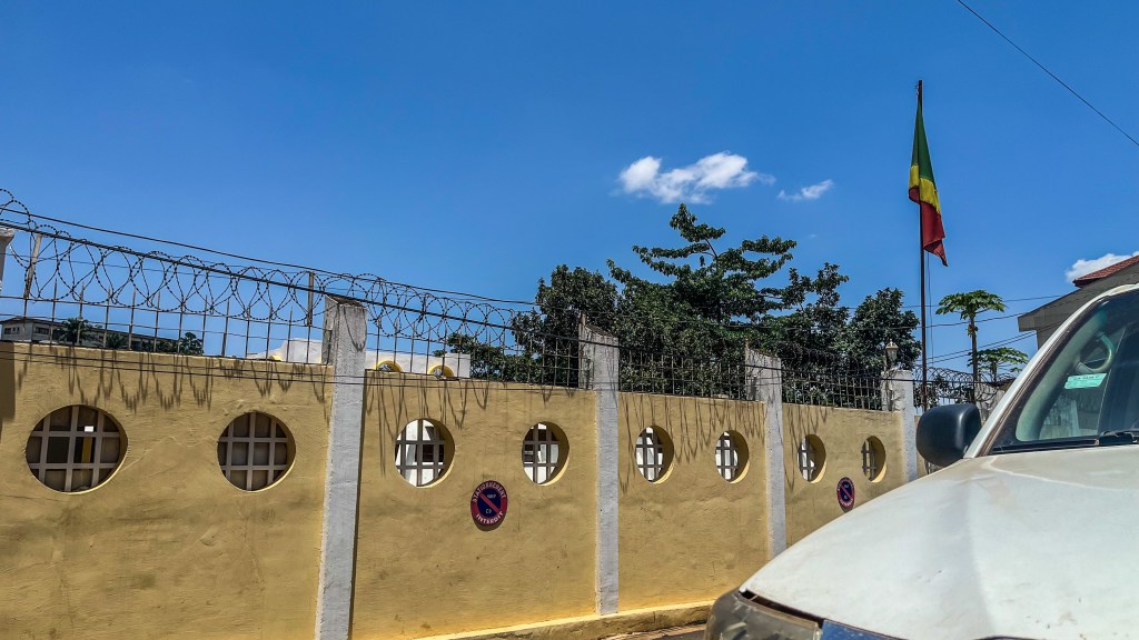 Obter o visto para o Congo na embaixada de Camarões exige paciência e jogo de&nbsp;cintura