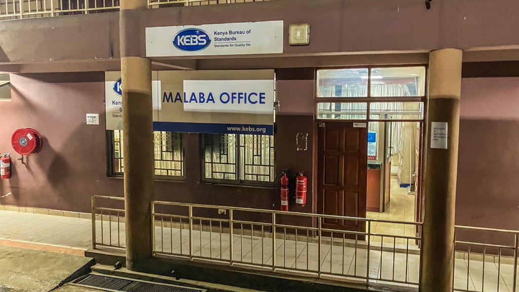 Fronteira Uganda-Quênia: em 10 minutos, ganhamos nossos&nbsp;carimbos