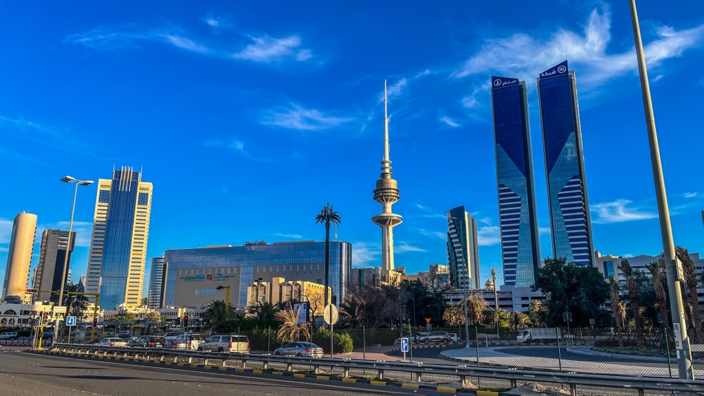 Com bom sistema de ônibus, capital do Kuwait une o antigo e o moderno