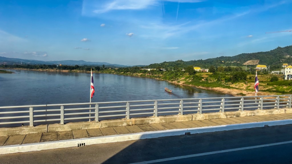 Entrada no Laos, que exige visto de brasileiro, colocou à prova nossa&nbsp;experiência