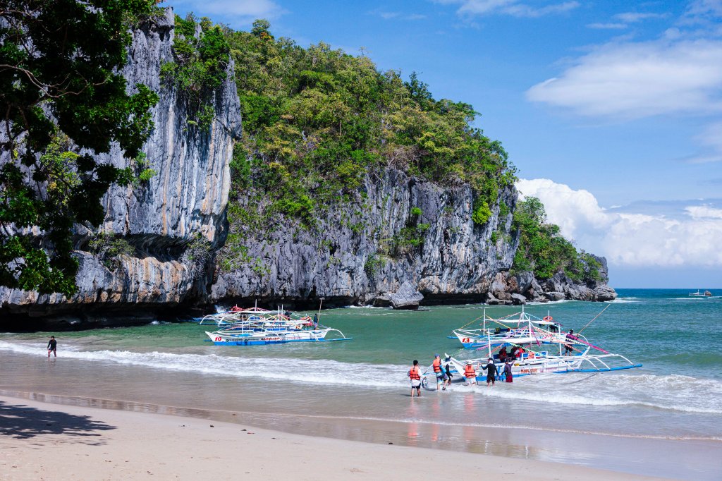 Nas Filipinas, visitamos uma das 7 maravilhas naturais, mergulhamos e nadamos entre&nbsp;tartarugas