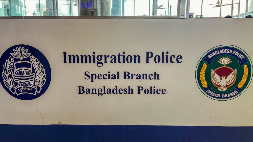 Fronteira Índia-Bangladesh teve ônibus demorado e visto na chegada lento; brasileiro precisa obter documento em&nbsp;embaixada