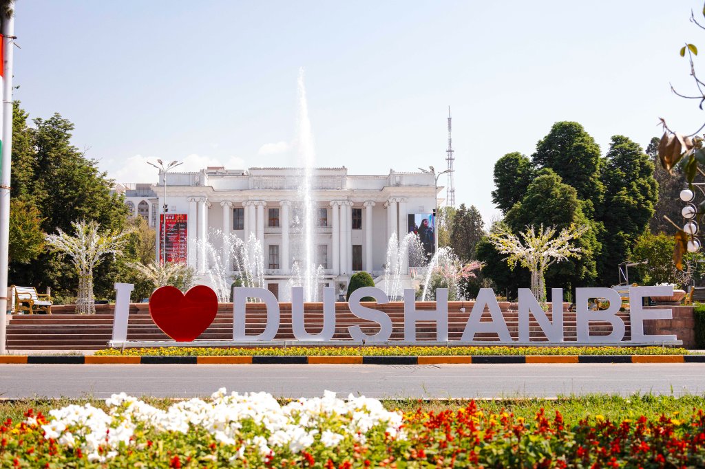 Moderna, capital do Tajiquistão é convidativa para passeio a&nbsp;pé