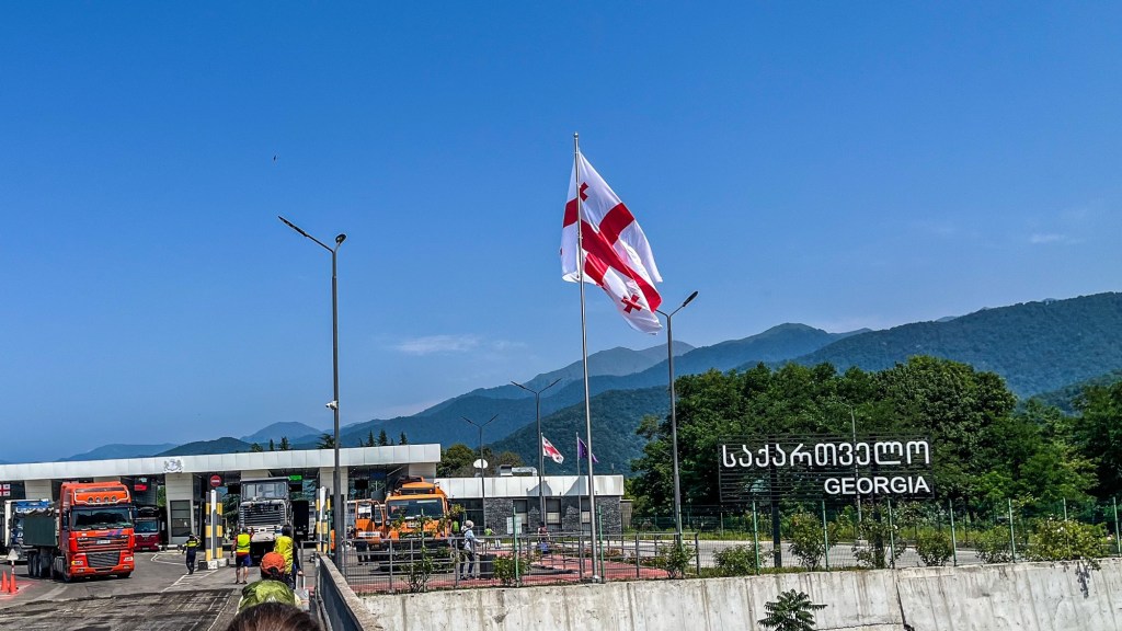 Travessia do Azerbaijão para Geórgia teve cinco veículos diferentes e levou dois&nbsp;dias