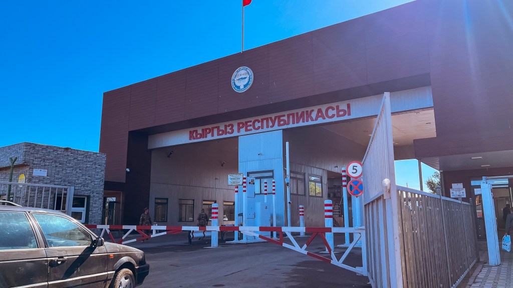 Para ir do Uzbequistão ao Quirguistão de ônibus, precisamos desviar pelo&nbsp;Cazaquistão